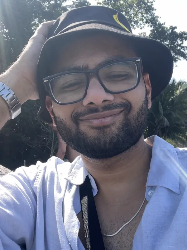 Milan in a black bucket hat and glasses
